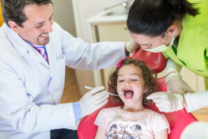 Roger Dental -DENTISTAS-