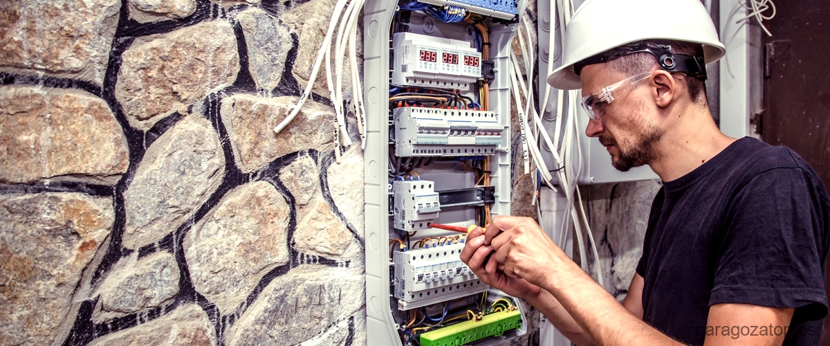 ¿Cuánto cobra un electricista por la instalación de un servicio eléctrico?