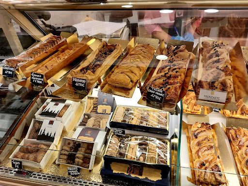 Pastelería Tolosana. Panadería artesana y cafetería en Avenida de Goya, Paseo Sagasta Zaragoza. Obrador artesano de pan.